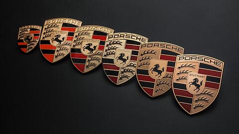 Die letzten Aktualisierung des Porsche-Logos ist auf der rechten Seite zu sehen.