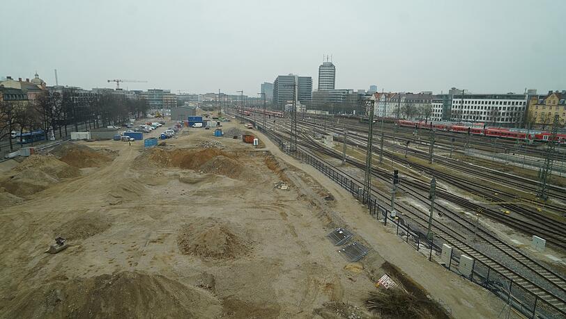 Auch am Ostbahnhof sollen die Bauarbeiten 2025 richtig losgehen. Im Juni soll ein neues elektronisches Stellwerk für mehr Zuverlässigkeit im S-Bahn-Betrieb sorgen.