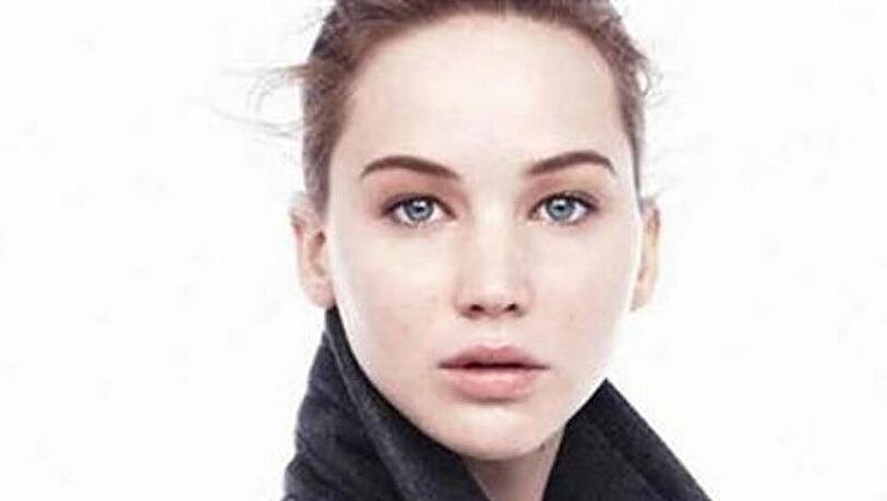 Jennifer Lawrence gibt sich für die neue Dior-Kampagne ganz natürlich Jennifer Lawrence gibt sich für die neue Dior-Kampagne ganz natürlich