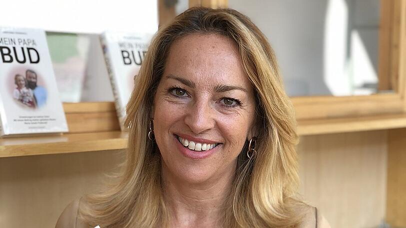 Cristiana Pedersoli schreibt in "MEIN PAPA BUD: Erinnerungen an meinen Vater" über das Leben und den Familienalltag mit Bud Spencer