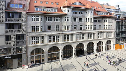 Das ehemalige Verlagsgebäude der Süddeutschen Zeitung in der Sendlinger Straße. Lange hatte Abercrombie & Fitch hier eine Filiale.