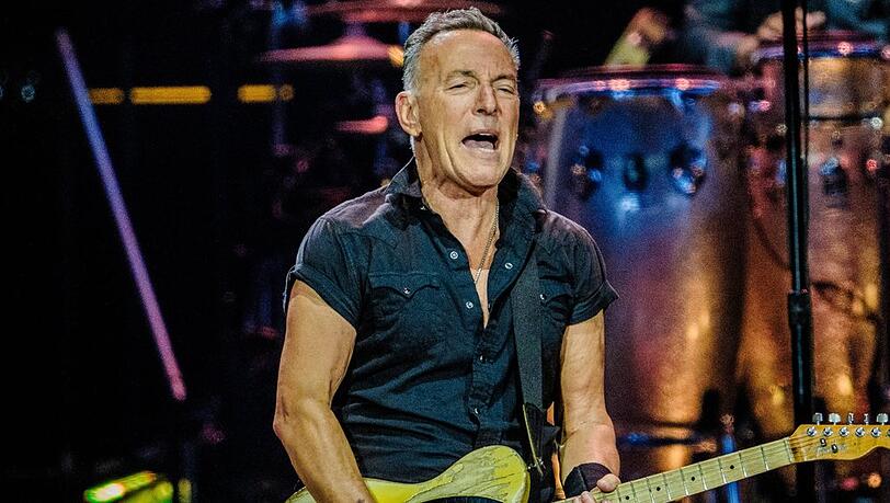 Bruce Springsteen beim Comeback-Konzert in Phoenix: The Boss ist zurück, seine Stimme ebenfalls. Bruce Springsteen beim Comeback-Konzert in Phoenix: The Boss ist zurück, seine Stimme ebenfalls.