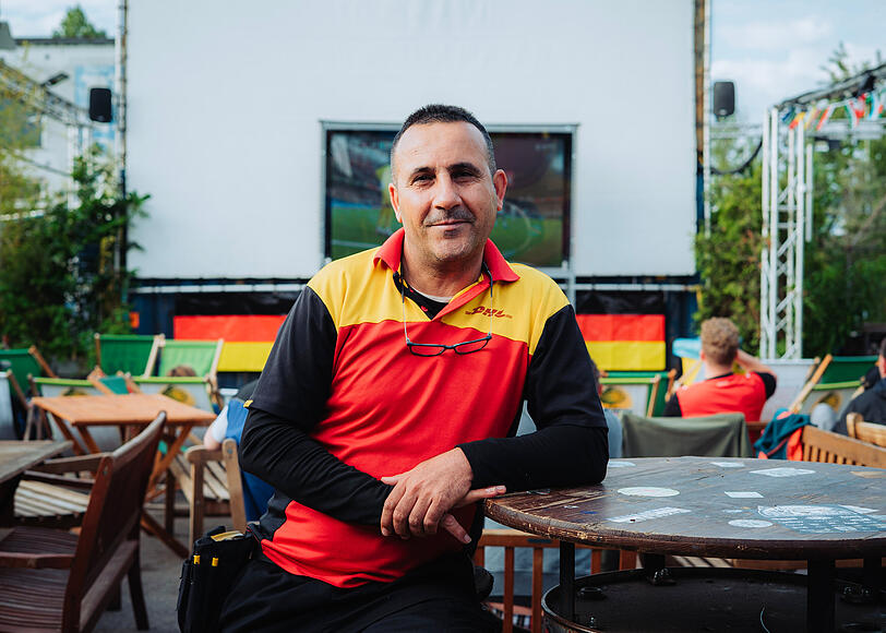 Kaedi arbeitet unweit vom Backstage. Vor seiner Schicht feuert er &Ouml;sterreich an.