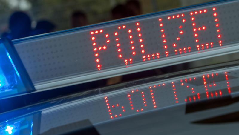 Blaulicht und Schriftzug "Polizei" auf dem Dach eines Funkstreifenwagens. Foto: Jens Büttner/dpa-Zentralbild/dpa/Archivbild Blaulicht und Schriftzug "Polizei" auf dem Dach eines Funkstreifenwagens. Foto: Jens Büttner/dpa-Zentralbild/dpa/Archivbild
