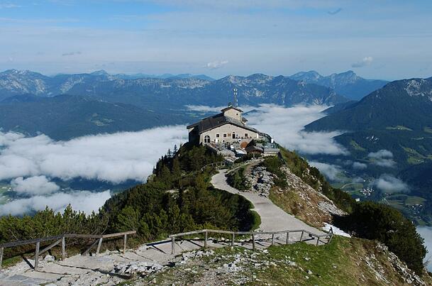 Idyllisch liegt das einstige "Teehaus Hitlers" in den Bergen Berchtesgadens: das Kehlsteinhaus. Es zieht auch Anhänger der rechten Szene an. Idyllisch liegt das einstige "Teehaus Hitlers" in den Bergen Berchtesgadens: das Kehlsteinhaus. Es zieht auch Anhänger der rechten Szene an.