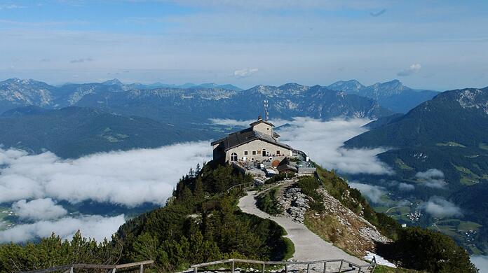 Idyllisch liegt das einstige "Teehaus Hitlers" in den Bergen Berchtesgadens: das Kehlsteinhaus. Es zieht auch Anhänger der rechten Szene an.
