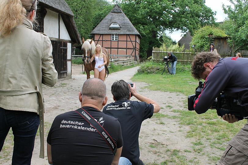 Bilder vom Shooting aus Hamburg: So ist der Deutsche Bauernkalender 2013 entstanden