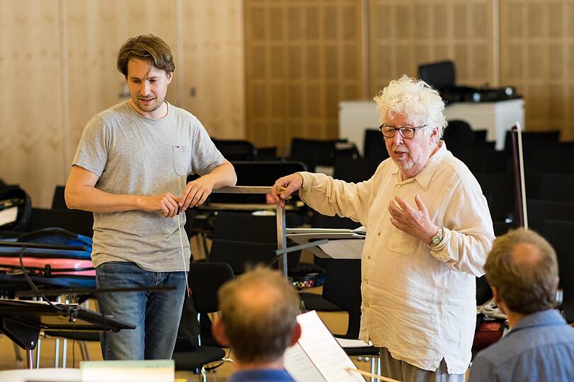 Sir Harrison Birtwistle mit Clemens Schuldt, dem Chefdirigenten des Münchener Kammerorchesters.