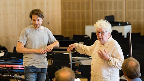 Sir Harrison Birtwistle mit Clemens Schuldt, dem Chefdirigenten des Münchener Kammerorchesters.