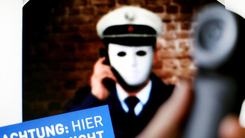 Plakat der Polizei NRW. Senioren stehen im Fokus des Tages der Kriminalitätsopfer am 22. März. Plakat der Polizei NRW. Senioren stehen im Fokus des Tages der Kriminalitätsopfer am 22. März.