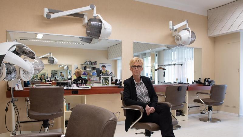 Gerade das Friseurhandwerk leidet wegen der Schließungen unter der Krise - wie hier ein Salon in Göttingen. Gerade das Friseurhandwerk leidet wegen der Schließungen unter der Krise - wie hier ein Salon in Göttingen.