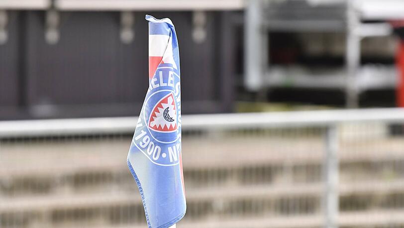 Holstein Kiel trifft im DFB-Pokal auf den FC Bayern. (Symbolbild)