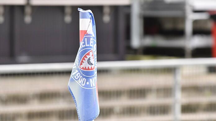 Holstein Kiel trifft im DFB-Pokal auf den FC Bayern. (Symbolbild)