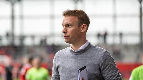 Wolfsburg-Coach Tommy Stroot fordert eine Einigung im Poker um die TV-Rechte für die Frauenfußball-WM.