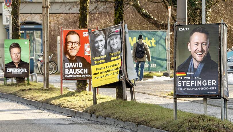 Am 24. Februar ist es so weit: Wahlplakate in Ramersdorf.