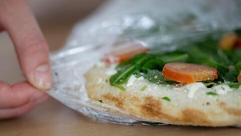 Wird Tiefkühlpizza künftig teuer? (Archivbild)