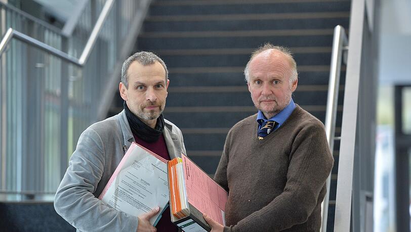 Der Passauer Journalist Hubert Denk (l., mit Anwalt Klaus Rehbock) ist ungeahnt ins Zentrum von erstaunlichen Ermittlungen geraten. Der Passauer Journalist Hubert Denk (l., mit Anwalt Klaus Rehbock) ist ungeahnt ins Zentrum von erstaunlichen Ermittlungen geraten.