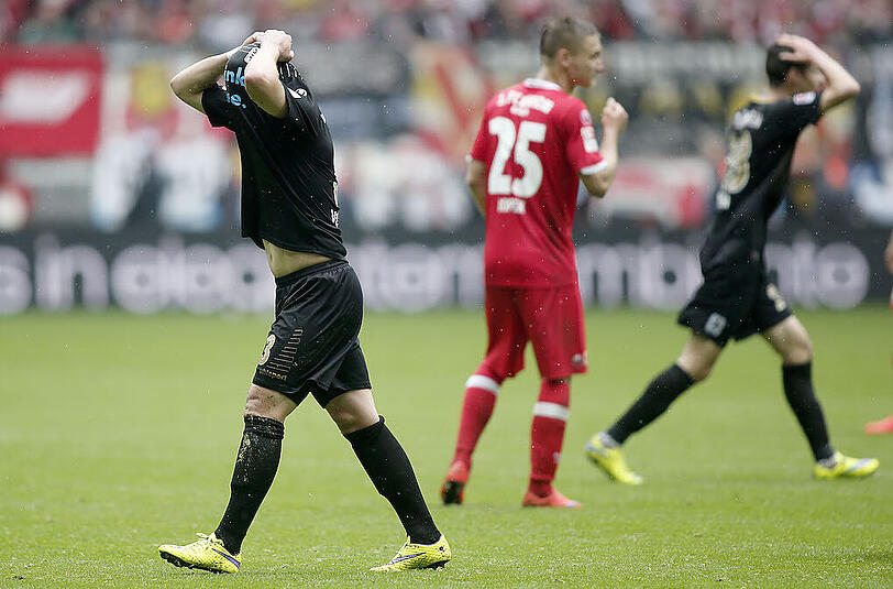 Die Spieler des TSV 1860 können es nicht glauben - das 0:3 gegen Union Berlin war eine Blamage.