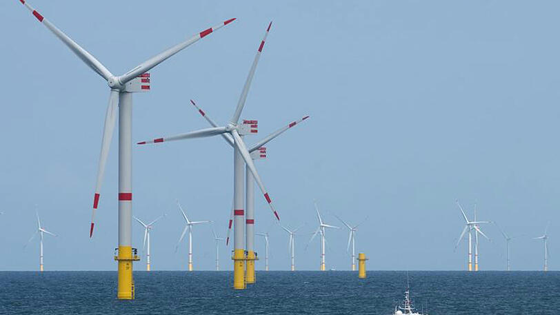 Die Windparks der deutschen Nordsee lieferten im ersten Halbjahr 2017 rund die Hälfte mehr Strom als im Vorjahreszeitraum.