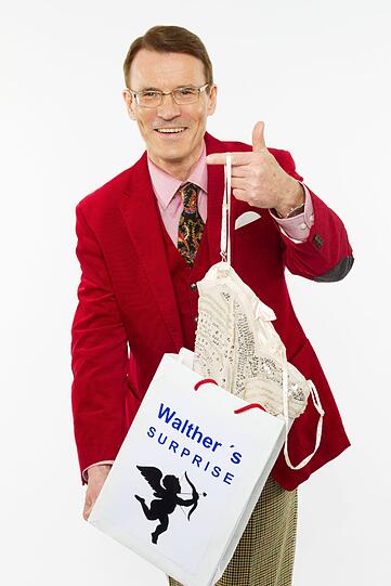 Walther wappnet sich mit Rosen, dem richtigen Outfit und edlen Geschenken.