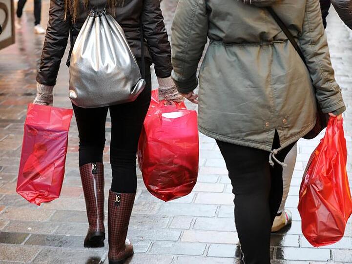 Der Umwelt zuliebe: Einkaufstüten aus Plastik droht das Aus.