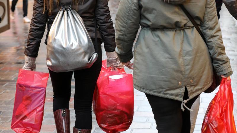 Der Umwelt zuliebe: Einkaufstüten aus Plastik droht das Aus. Der Umwelt zuliebe: Einkaufstüten aus Plastik droht das Aus.