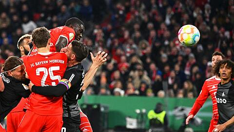 Dayot Upamecano (oben) köpfte die Bayern in Führung.