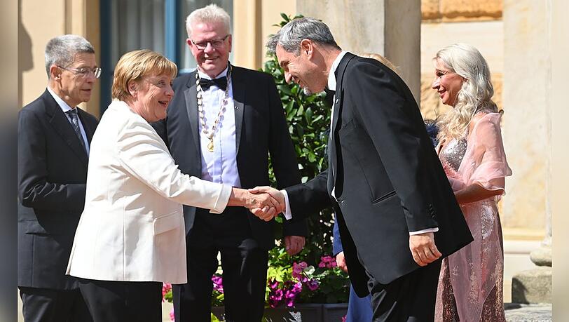 Wiedersehen in Bayreuth: Angela Merkel und Markus Söder.