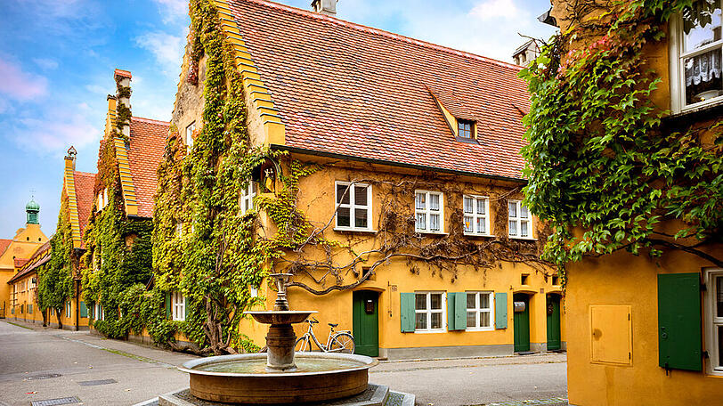 Die Fuggerei in Augsburg wurde 1521 von dem Kaufmann Jakob Fugger (1459-1525) gestiftet.