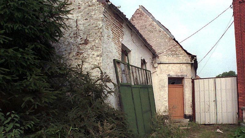 August 1996: Das damalige Haus von Marc Dutroux im belgischen Sars-la-Buissiere. Hier waren drei Leichen entdeckt worden. August 1996: Das damalige Haus von Marc Dutroux im belgischen Sars-la-Buissiere. Hier waren drei Leichen entdeckt worden.