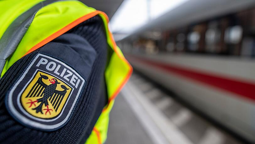 Bei der Kollision zweier Regionalz&uuml;ge im Bayreuther Hauptbahnhof sind drei Menschen leicht verletzt worden. (Symbolbild)