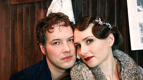 Camille Schnoor (Fürstin Alexandra Maria) und Daniel Prohaska (Viktor Ronai).