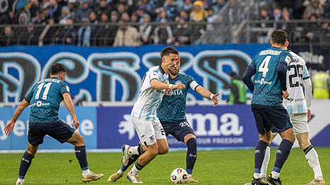 In einer umk&auml;mpften Partie gelingt keinem der beiden Teams ein Tor.