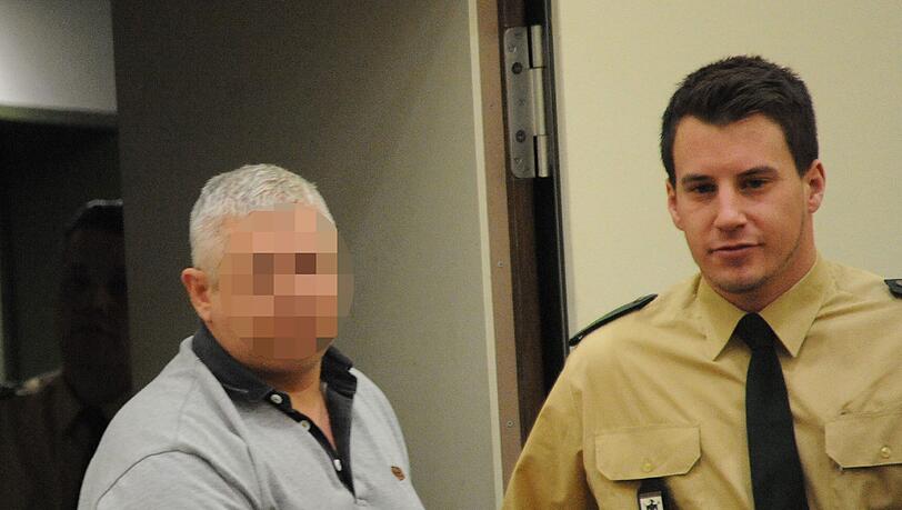 Trockenbauer Emilian P. (42) muss wegen gefährlicher Körperverletzung vier Jahre ins Gefängnis. Trockenbauer Emilian P. (42) muss wegen gefährlicher Körperverletzung vier Jahre ins Gefängnis.