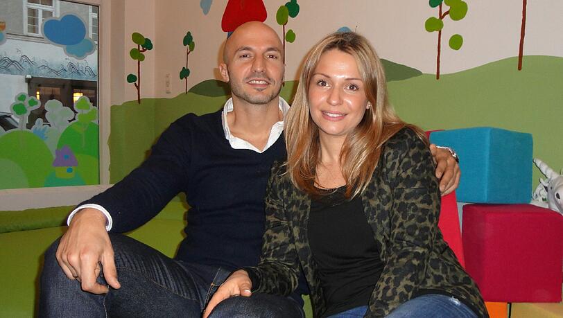 Necat Aygün und Frau Patricia in der Kindertagesstätte.