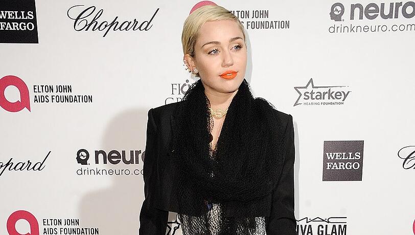 Miley Cyrus bei der Oscar-Afterparty von Elton John Miley Cyrus bei der Oscar-Afterparty von Elton John
