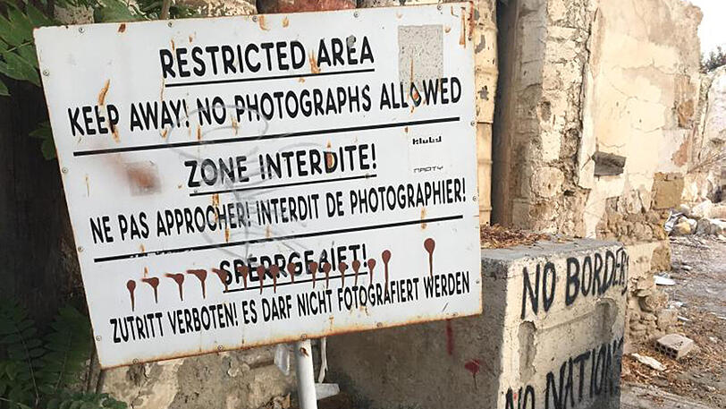 Sperrgebiet in der Pufferzone in Zyperns Hauptstadt Nikosia, aufgenommen von der griechisch-zypriotischen Seite aus.