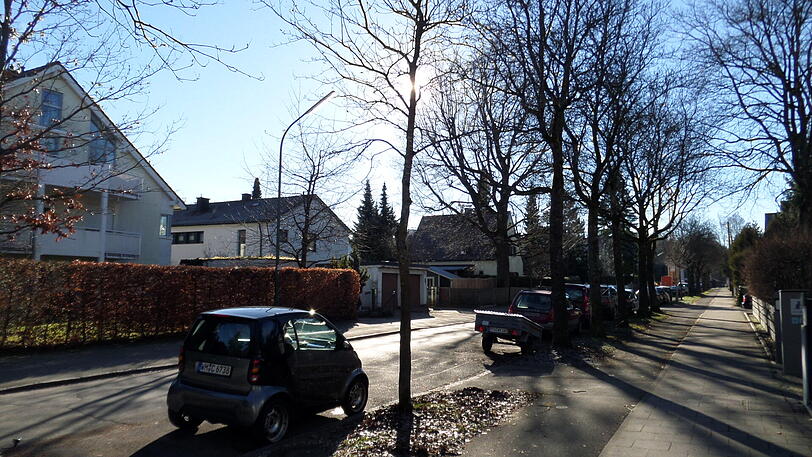 Den, teils ganz schön alten, Baumbestand auf den Straßen, und dass die Häuser höchstens ein Erdgeschoss plus zwei Etagen haben.