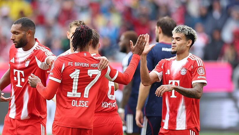 Top-Duo des FC Bayern in der Offensive: Luis Díaz (r.) und Doppeltorschütze Michael Olise.
