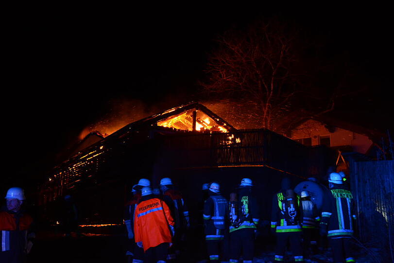 Am frühen Freitagmorgen ist es zu einem Brand in Schalkham im Landkreis Landshut gekommen.