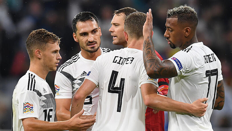 Der Bayern-Block um Joshua Kimmich, Mats Hummels, Manuel Neuer und Jérôme Boateng bereitet dem Bundestrainer derzeit Sorgen Der Bayern-Block um Joshua Kimmich, Mats Hummels, Manuel Neuer und Jérôme Boateng bereitet dem Bundestrainer derzeit Sorgen