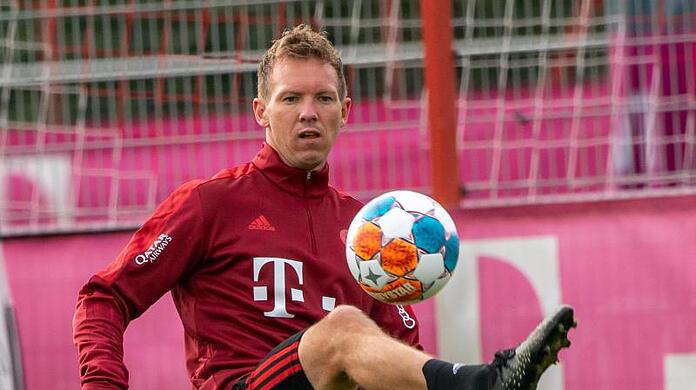 Trainer Julian Nagelsmann vom FC Bayern München trainiert auf dem Gelände des FC Bayern München.