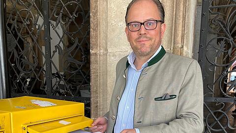Ein Nachtbriefkasten am Marienplatz: Das schlägt CSU-Fraktionschef Manuel Pretzl vor. Auch an zwei weiteren Standorten soll es Leerungen in der Nacht geben, fordert er.
