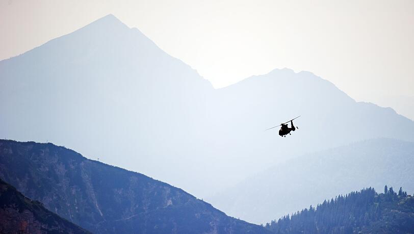 Eine f&uuml;nfk&ouml;pfige Familie aus Dresden hat die Anstrengungen einer Bergtour untersch&auml;tzt und musste per Rettungshubschrauber ins Tal geflogen werden. (Symbolbild)