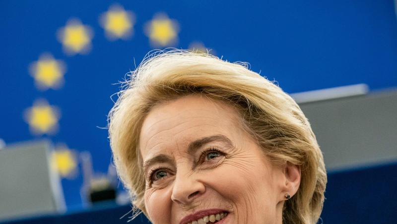 Ursula von der Leyen steht nach ihrer Bewerbungsrede vor den Abgeordneten des Europaparlaments im Plenarsaal. Von der Leyen spricht sich für eine Reform der Dublin-Regeln aus. Ursula von der Leyen steht nach ihrer Bewerbungsrede vor den Abgeordneten des Europaparlaments im Plenarsaal. Von der Leyen spricht sich für eine Reform der Dublin-Regeln aus.