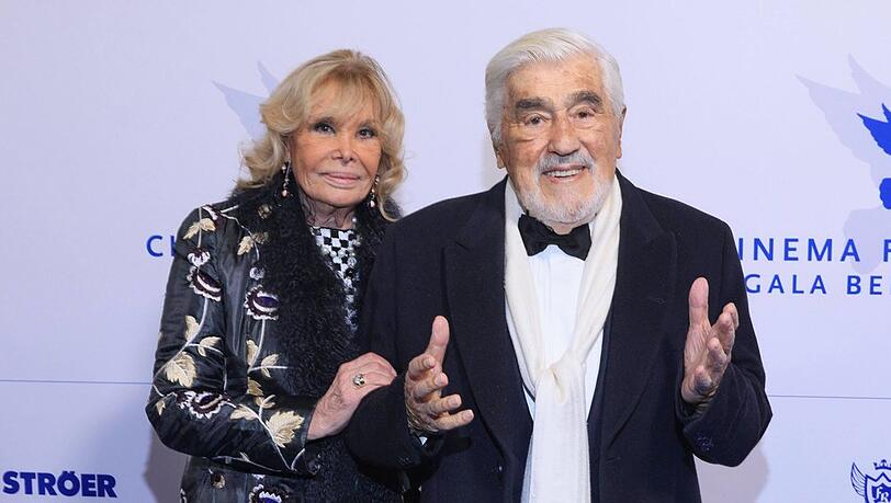 Seinen 95. Geburtstag möchte Mario Adorf im kleinen Kreis mit seiner Frau Monique und einigen Gästen feiern. Das Paar ist seit 1985 verheiratet. Seinen 95. Geburtstag möchte Mario Adorf im kleinen Kreis mit seiner Frau Monique und einigen Gästen feiern. Das Paar ist seit 1985 verheiratet.
