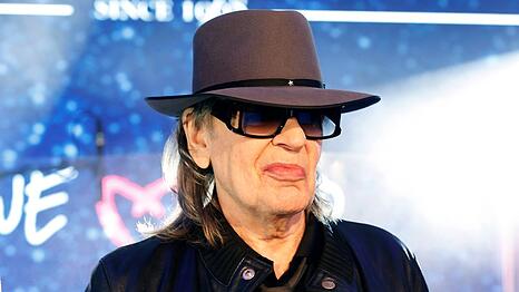 24 Musiker und Bands wirkten an "We Love Udo - Das Udo Lindenberg Tribute Album" zu Ehren des Panikrockers mit.