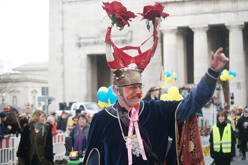 Die Münchner Faschingsumzüge am Königs- und Odeonsplatz.