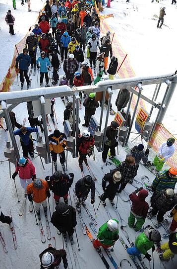 Die Skisaison ist in Deutschland eröffnet. Nicht nur in Feldberg (Baden-Württemberg) freuten sich die Freunde des Wintersport über weiße Pisten.