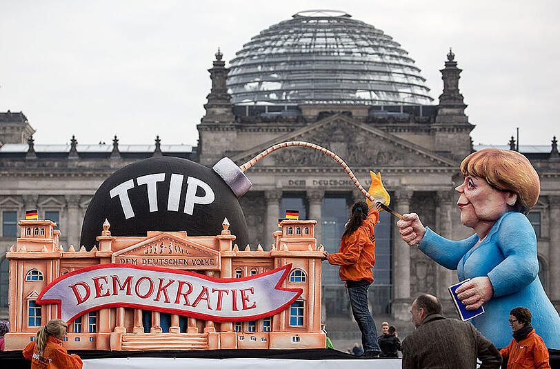 Vorbereitungen für die große TTIP-Demo am Samstag in Berlin.